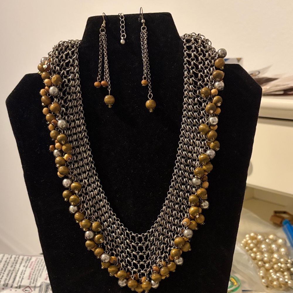 Elegant Silver and WoodBeaded Necklace Set
